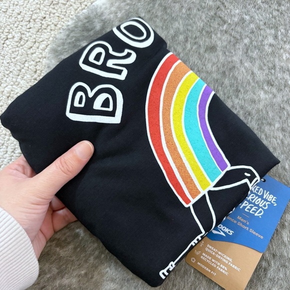 NWT Brooks Pride Distance Short Sleeve Shirt - Picture 8 of 12